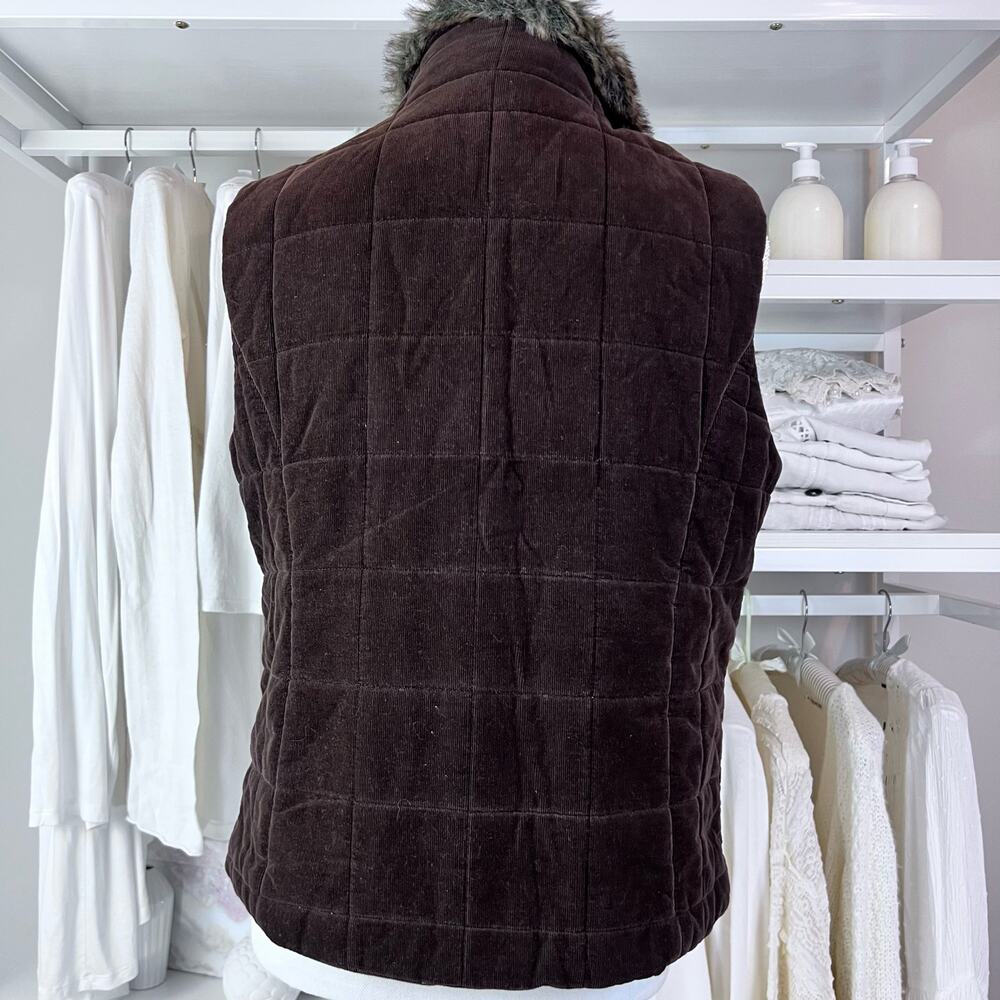 Charter Club Brown  Puffer Vest.  Sz. Petite Medium Item #0230 - Picture 8 of 11